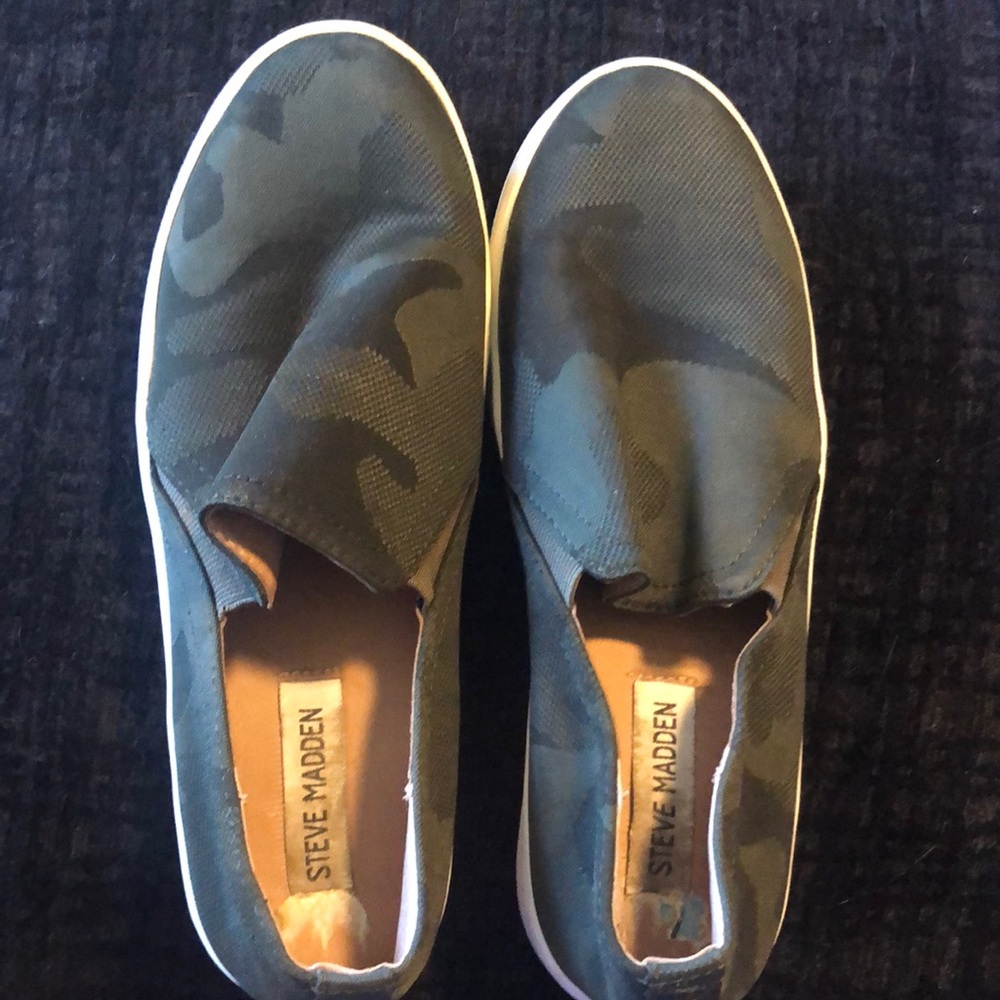 Steve Madden Green Camouflage Slip-Ons